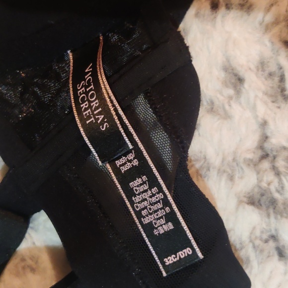 Victoria's Secret Very Sexy Front Close Push Up - Picture 4 of 5